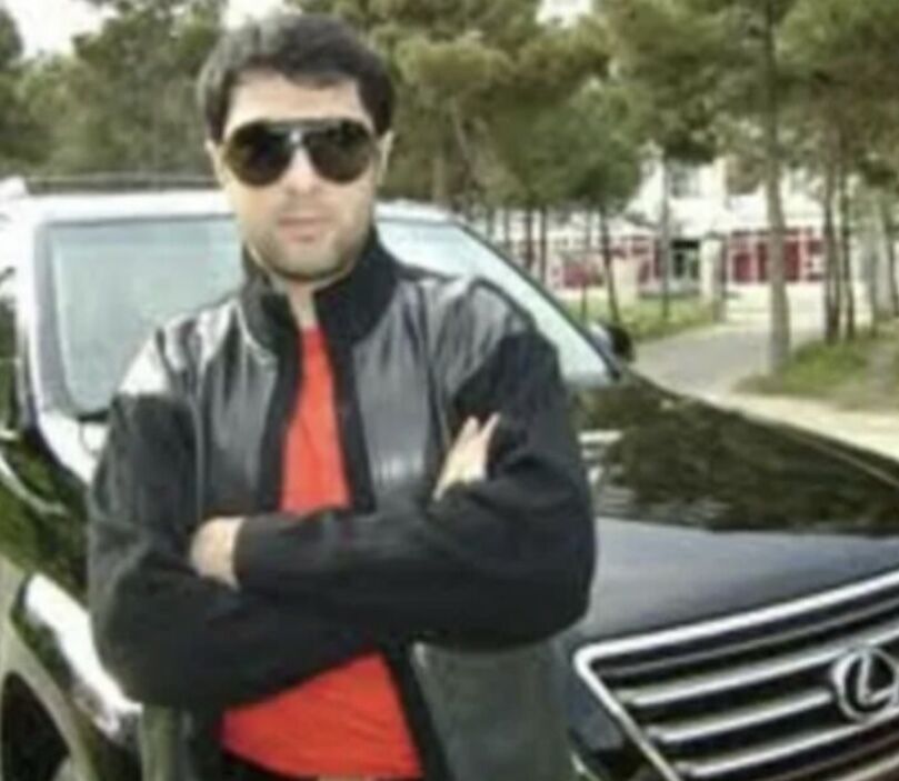  50035810  Vlad, 41 ,    