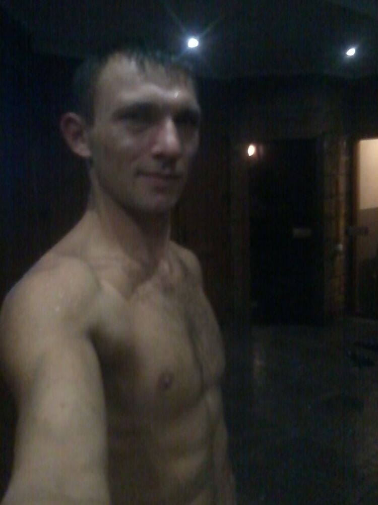  10435310  Eduard, 34 ,    