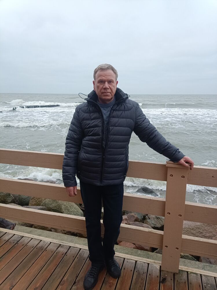  52462890  Fotov, 63 ,    