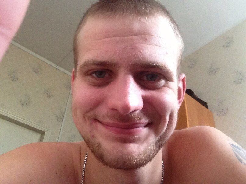  27374100  Mikhail, 34 ,    