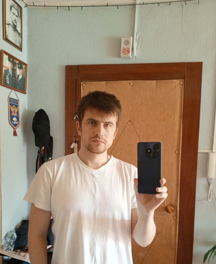  51710380  Artem, 33 ,    