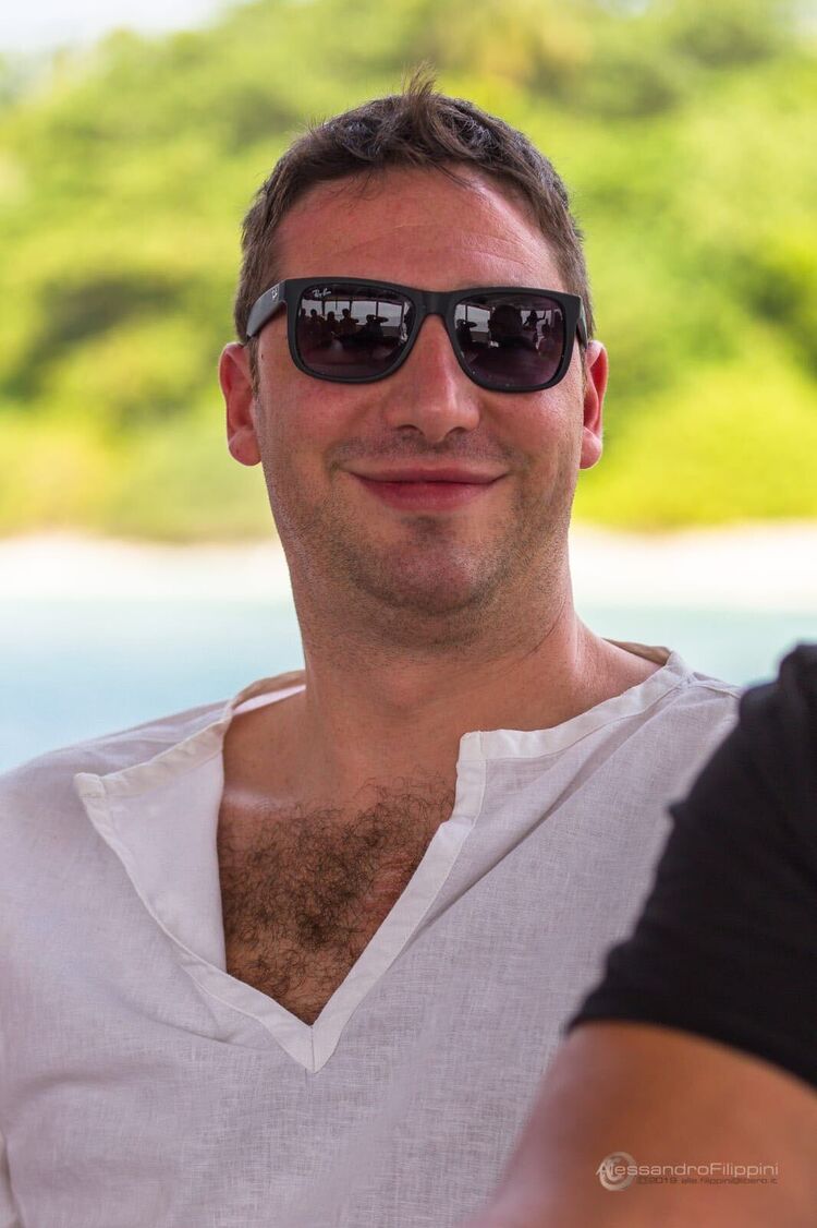  54705480  Nicola, 40 ,    Milan