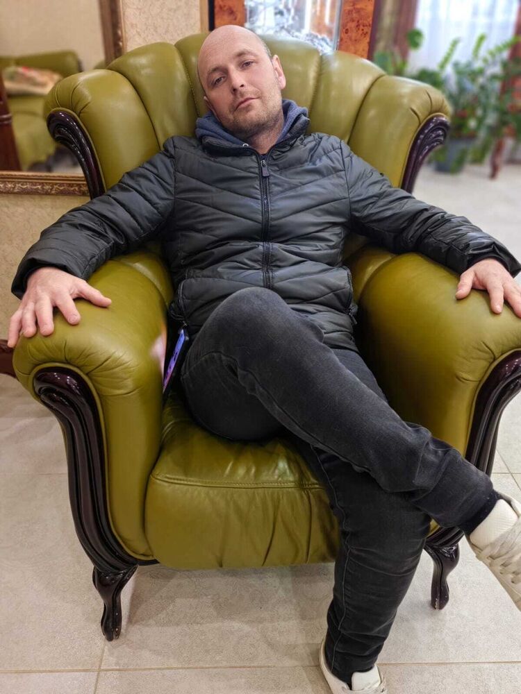  42671890  Dmitrij, 40 ,    