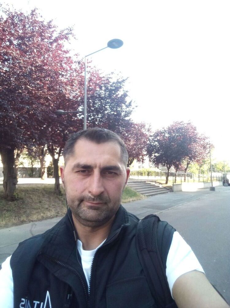  35204250  Dumitru, 42 ,    