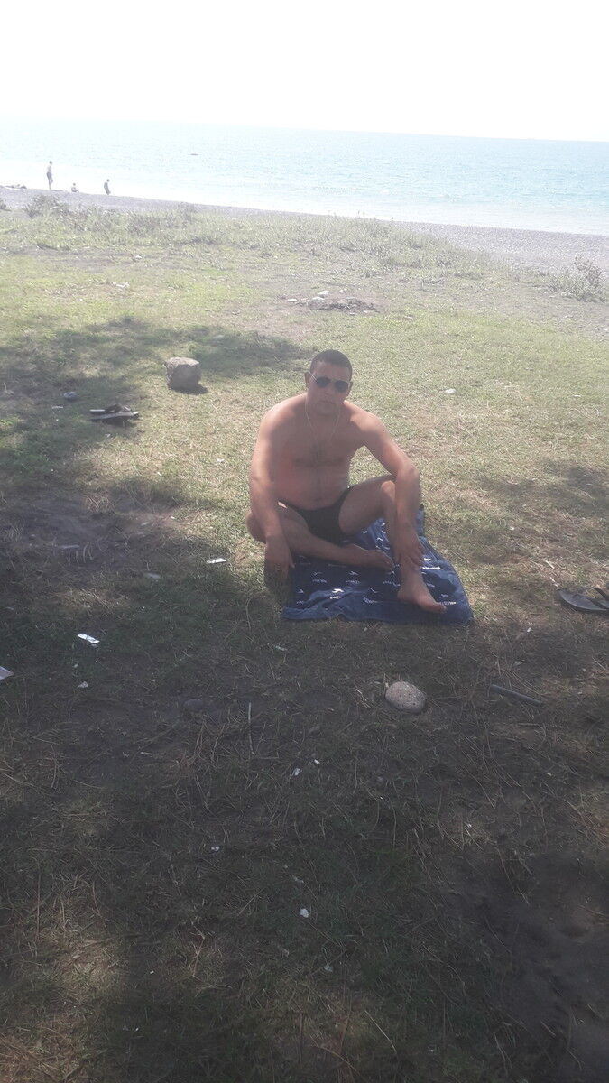  ,   Razmik, 32 ,   ,   , c , 