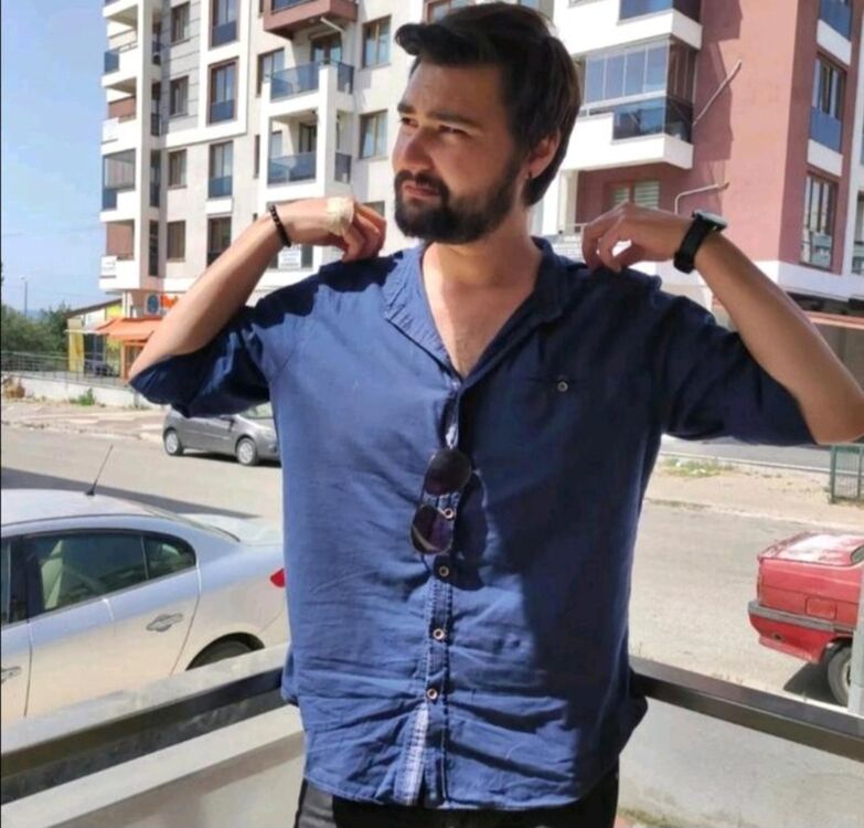  46876010  Umut, 31 ,    