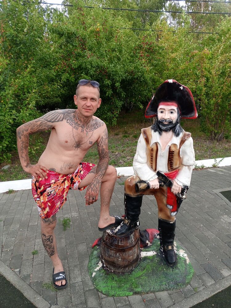  37298980  Pavel, 38 ,    