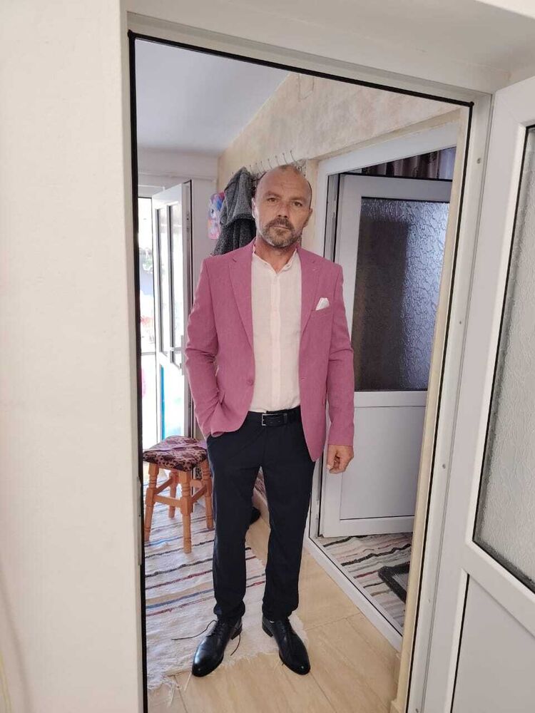  53563040  Jean, 49 ,    