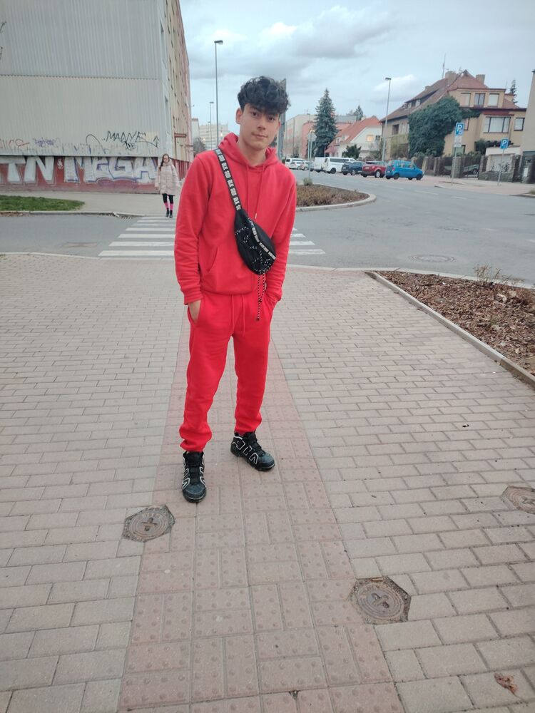  42050510  Patrick, 20 ,    Praha