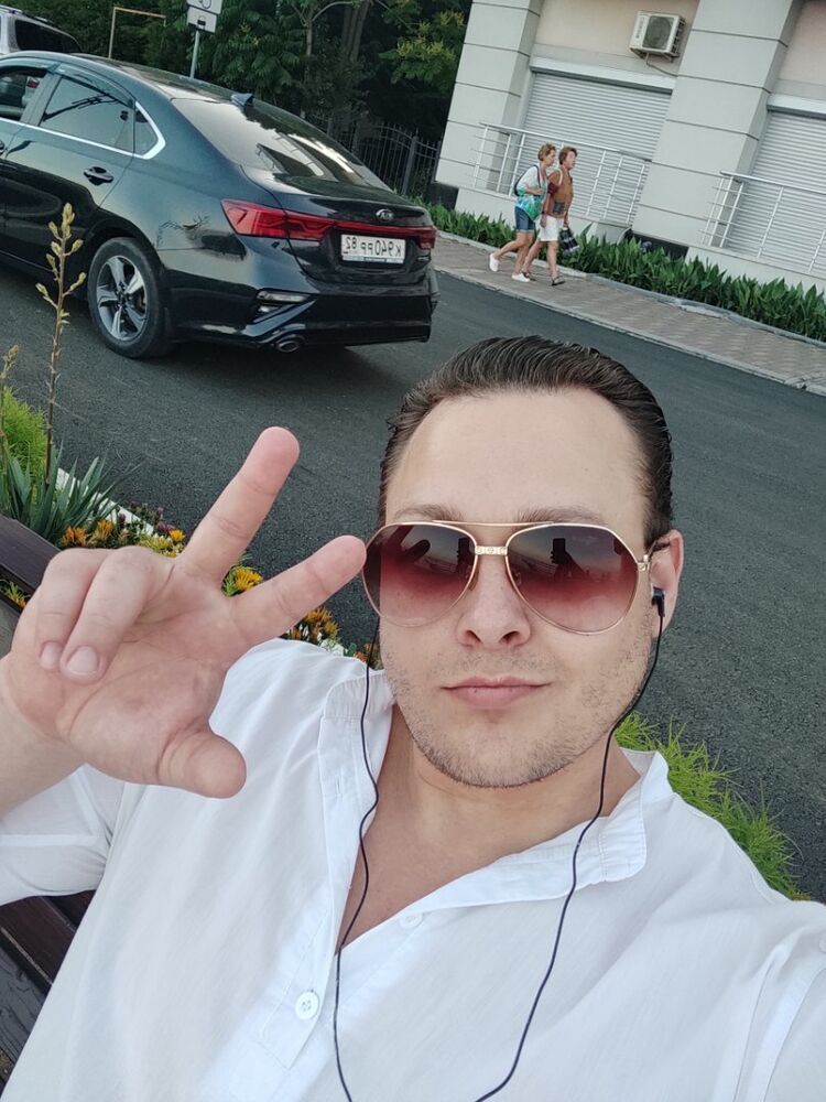  38356700  Vladimir, 25 ,    