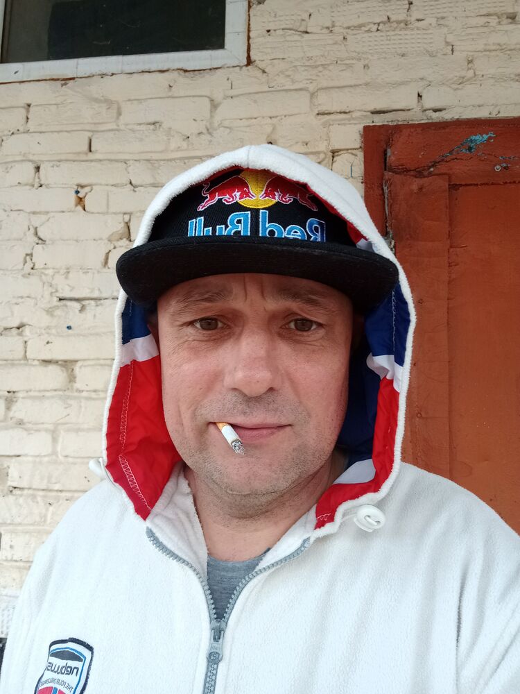  44944910  Azat, 40 ,    