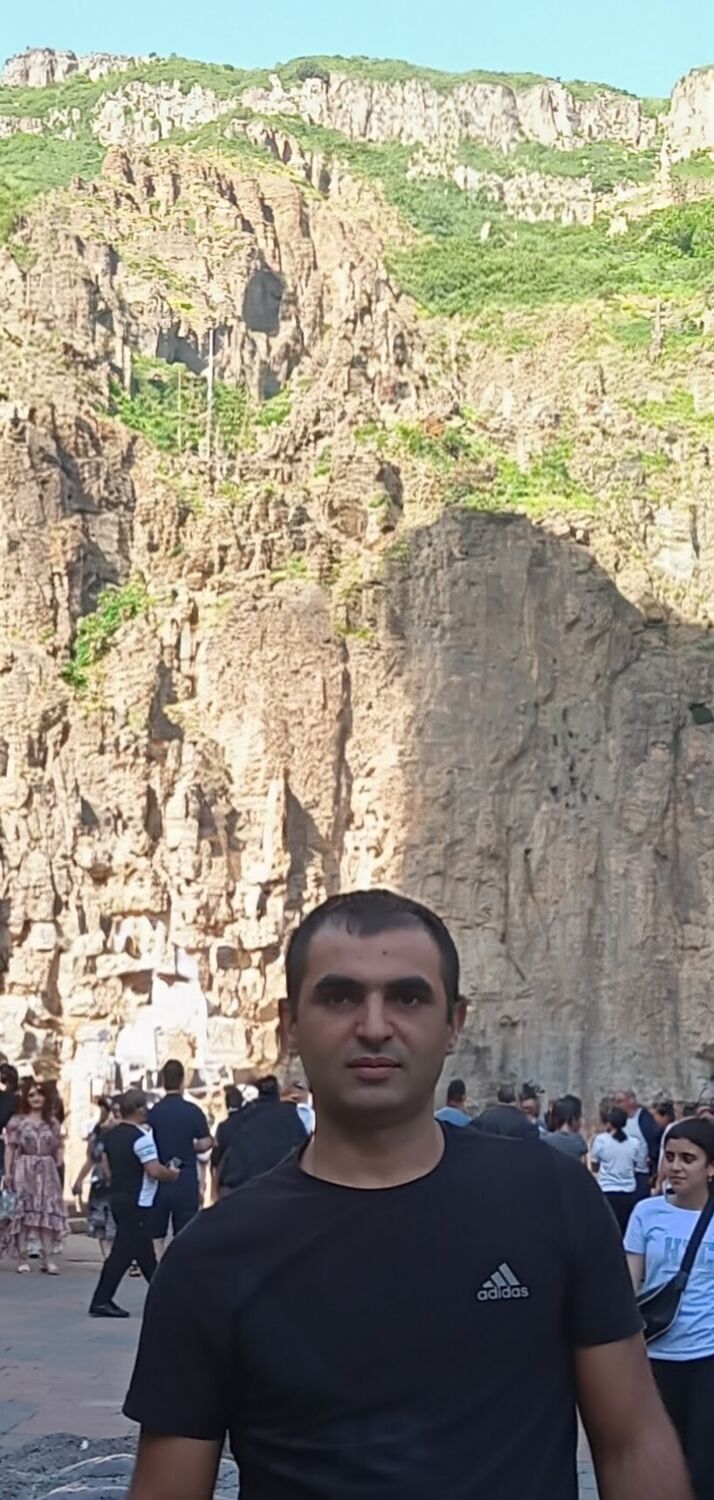  ,   Alyosha, 37 ,   ,   