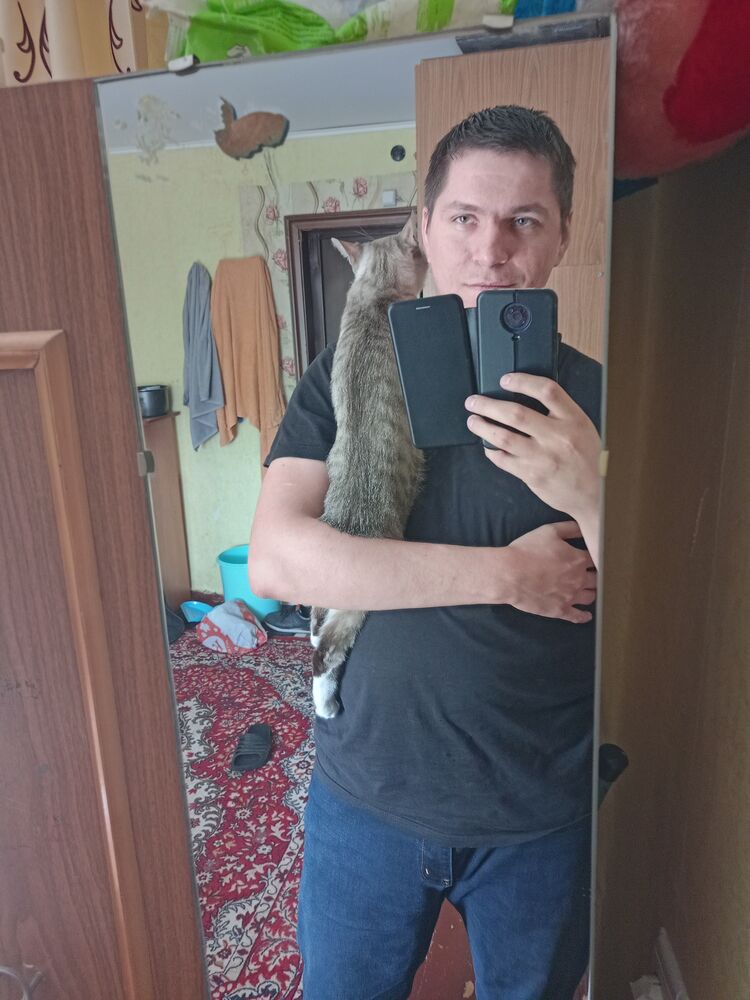  28306050  Pavel, 34 ,    