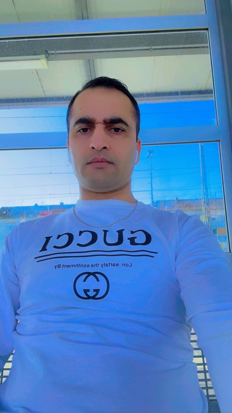  38572510  Khan, 25 ,    