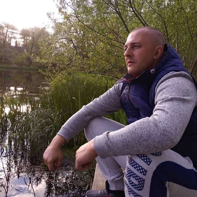  ,   Artem, 44 ,   ,   , c , 
