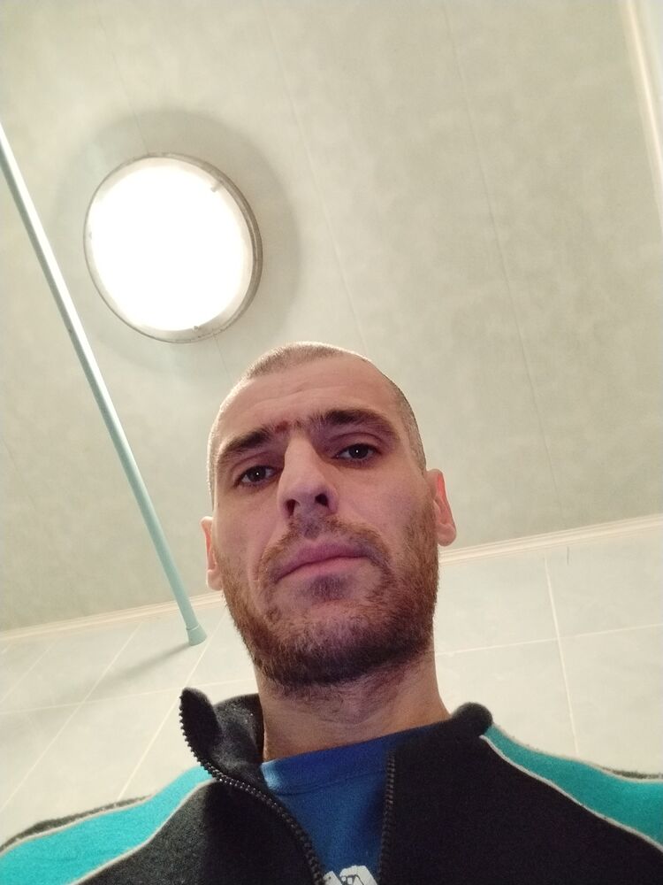  ,   Nik, 39 ,   ,   