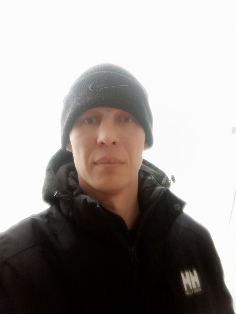  52196740  Oleg, 42 ,    