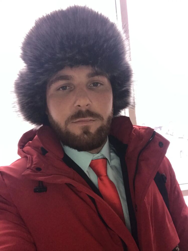  ,   Viktor, 33 ,   ,   
