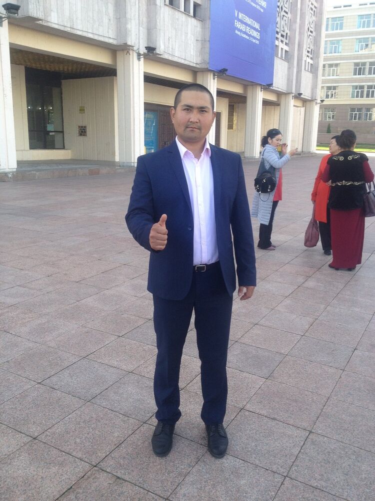  ,   Azat, 33 ,   ,   , c 
