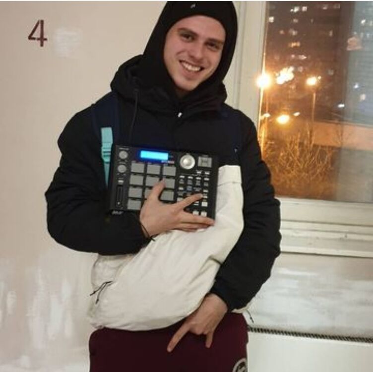  25382510  , 27 ,    