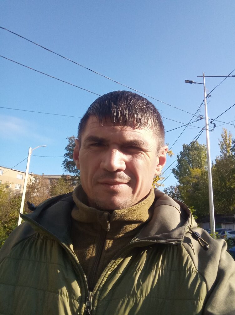  ,   Den, 46 ,   ,   