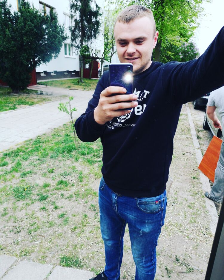  16209560  Pawel, 30 ,    