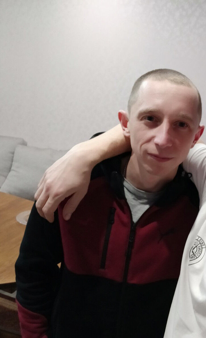  19511070  Jevgenij, 33 ,    