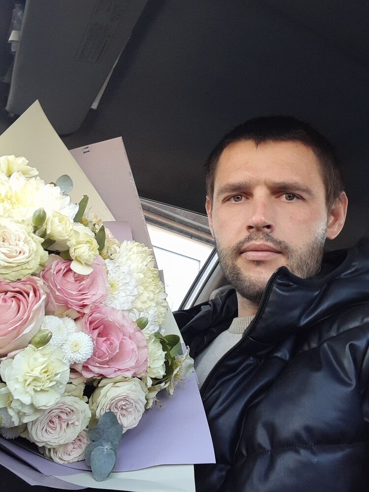  40035200  Nikolai, 36 ,    -