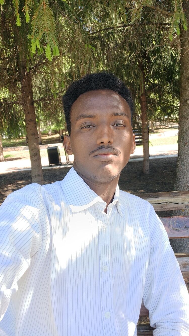  52670460  Maanka, 28 ,    