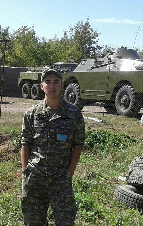  11568120  Dauren, 28 ,    
