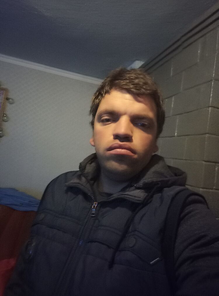  25259530  Eugen, 33 ,    