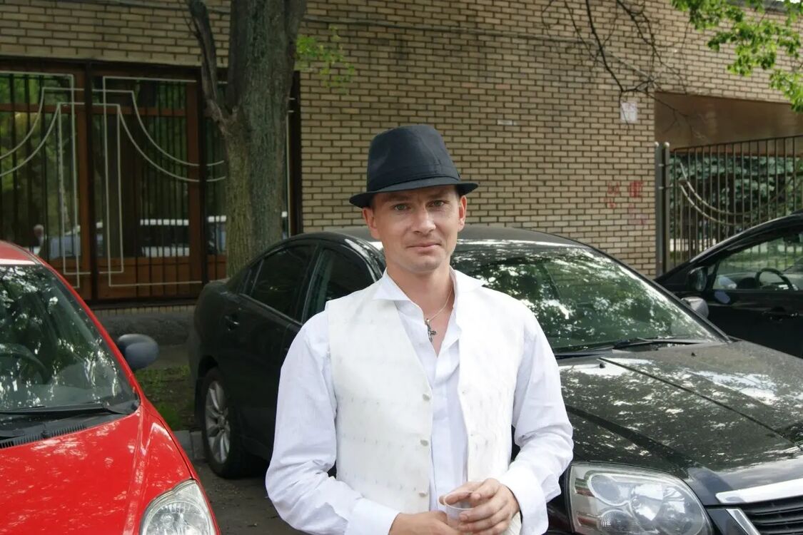  28205760  Vasily, 40 ,    