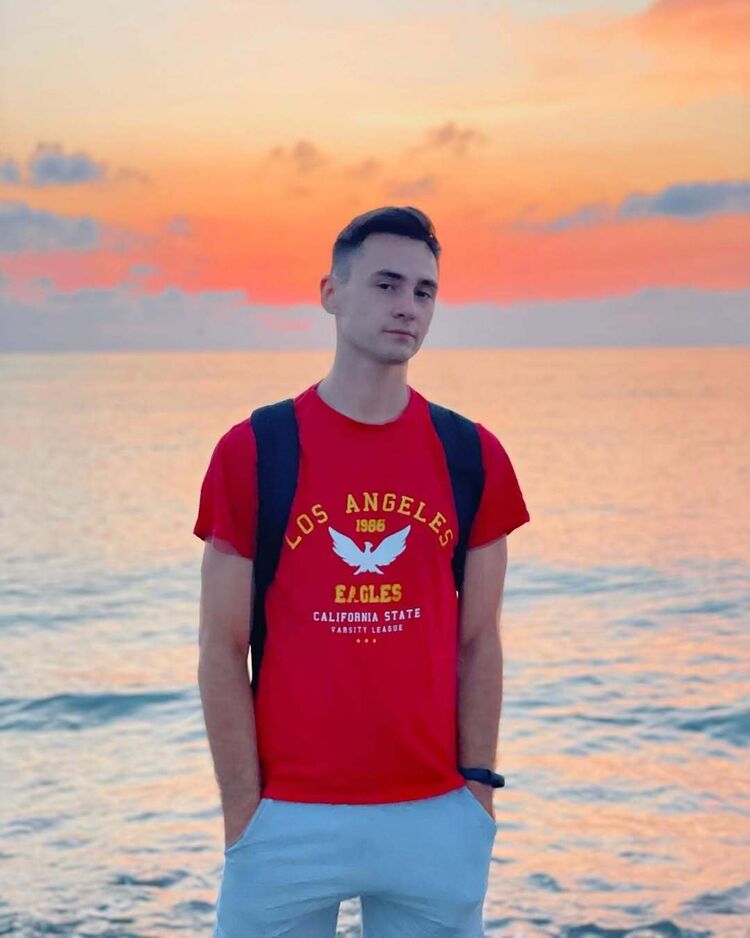  52408310  Roman, 30 ,    