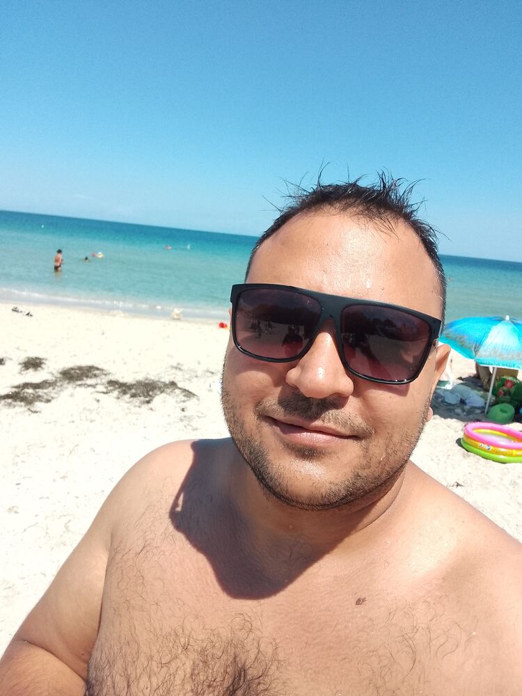  41368670  Alex, 37 ,    