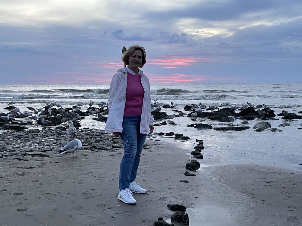 ,   Ekaterina, 62 ,   c 