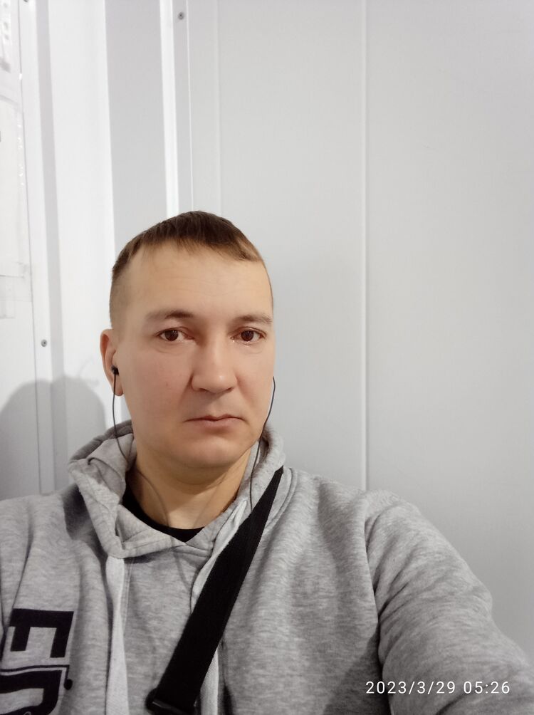  47043920  Stanislav, 42 ,    