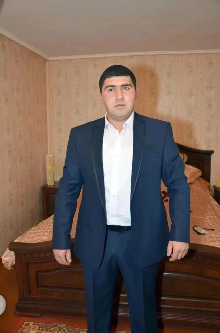  ,   Hovo, 39 ,   ,   
