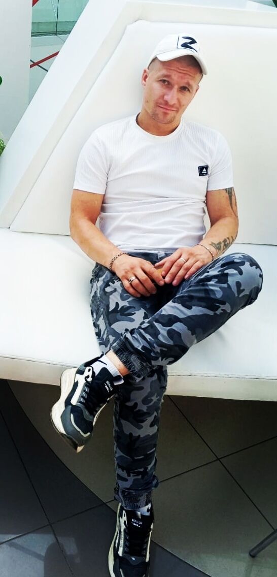  48771400  AleX, 37 ,    