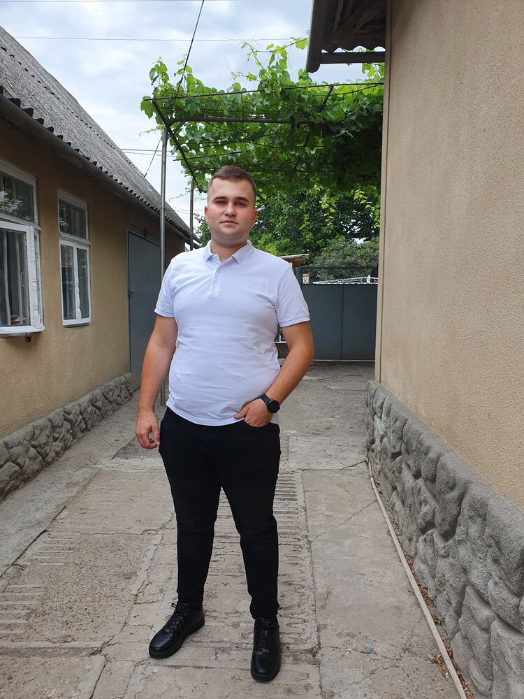 --,   Corneliu, 24 ,   ,   