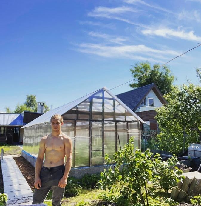  54703350  Vitali, 28 ,    