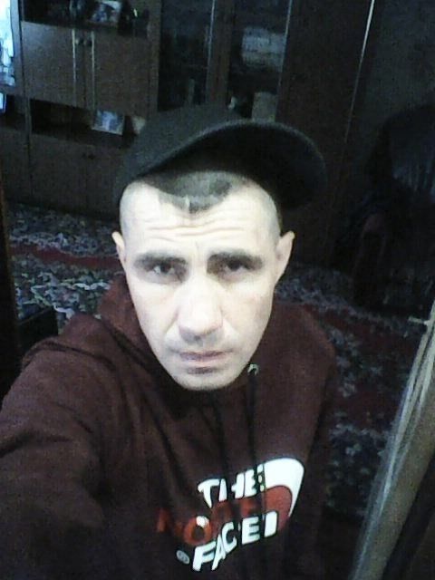  13196280  Aleksei, 45 ,    
