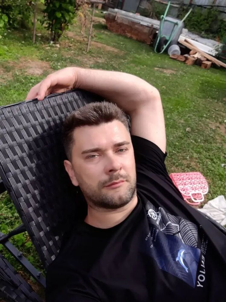  ,   Anton, 37 ,   , 