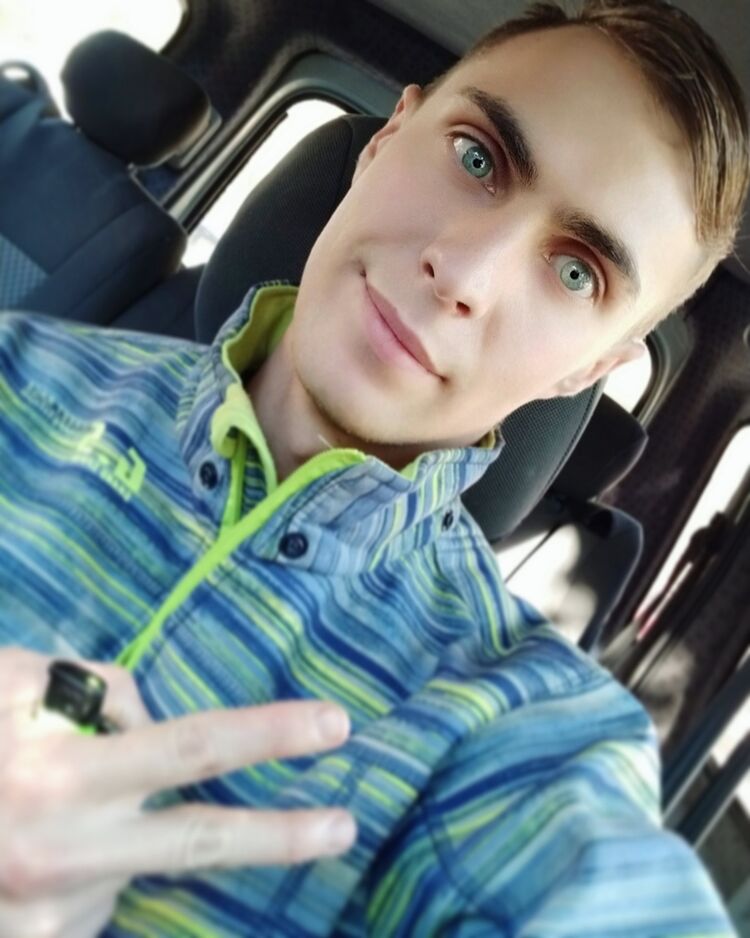  27516350  Denis, 25 ,    