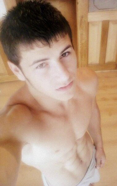  6323680  Anton, 32 ,    