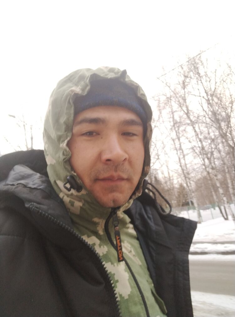  33008490  Me, 35 ,    