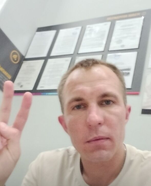  43803360  Alexander, 39 ,    