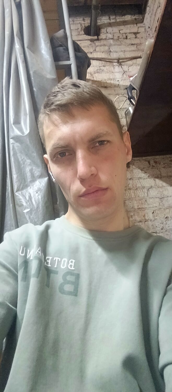  ,   Mikhail, 31 ,   ,   
