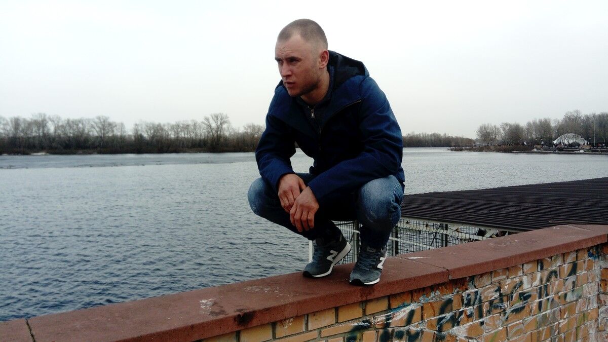  13747380  Max, 33 ,    
