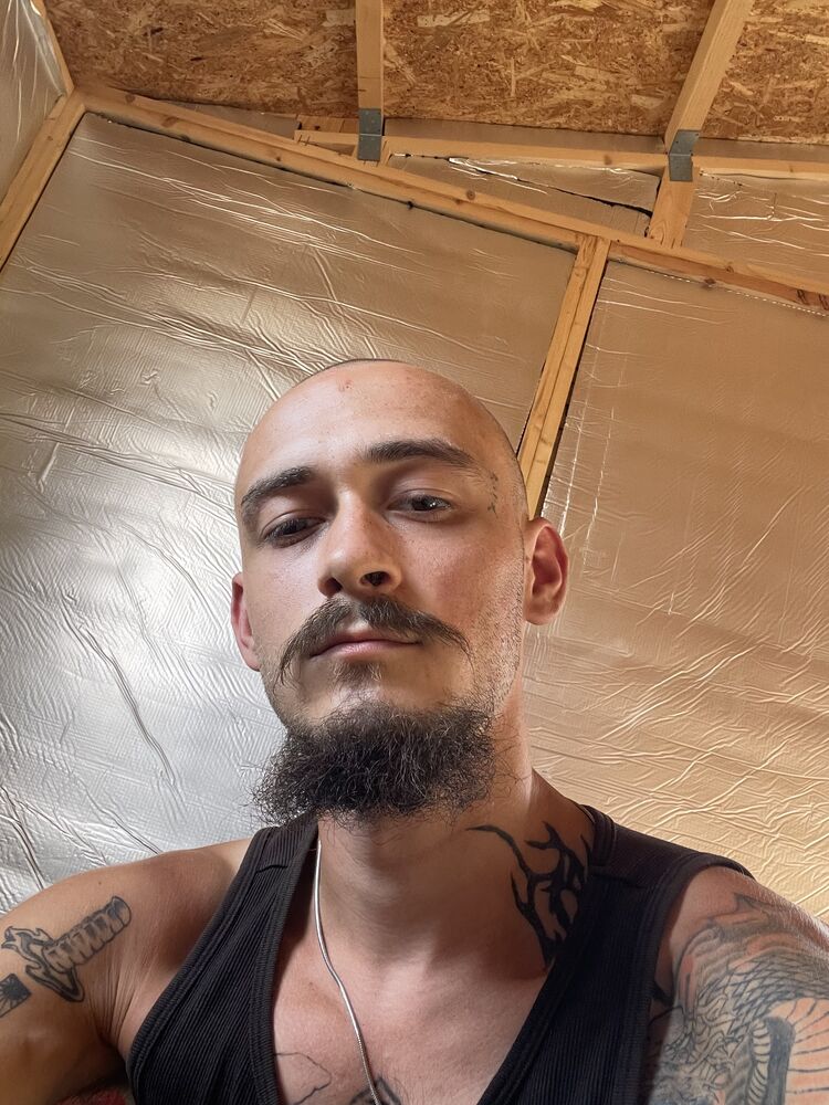  ,   Tommy, 21 ,   ,   