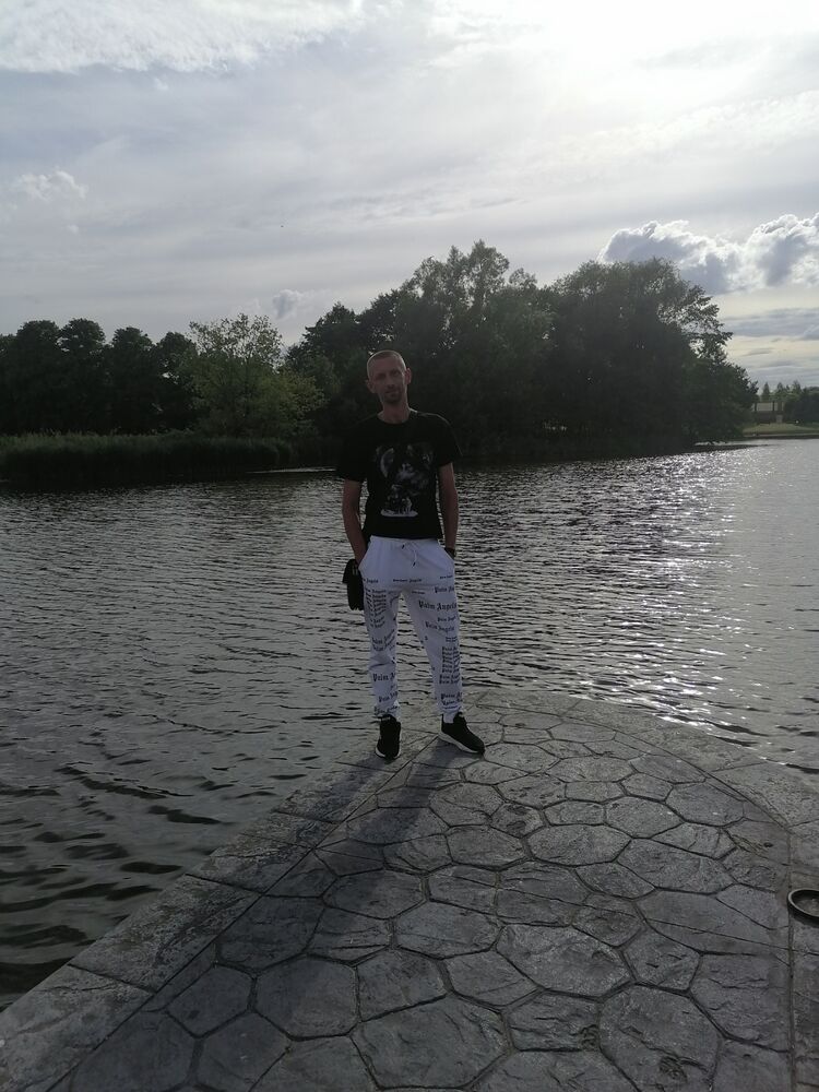  28428910  , 40 ,    
